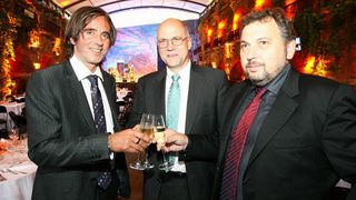 Gründeten 1983 die Salomon Automation GmbH (v.li.): die Geschäftsführer und Eigentümer Franz Bauer-Kieslinger, Franz Salomon und Albert Burgstaller. Bild: Salomon Automation (Archiv: Vogel Business Media)