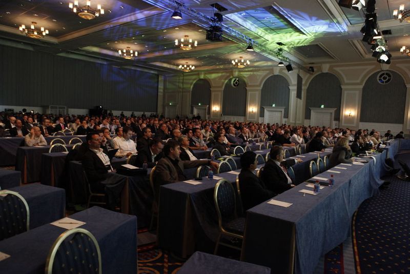 Über 800 Teilnehmer sind in diesem Jahr nach Paris gekommen, um den Vorträgen und Schulungen im Rahmen der OpsMange 2010, dem Anwendertreffen von Invensys Operations Management, zu folgen.  (Bild: IOM)