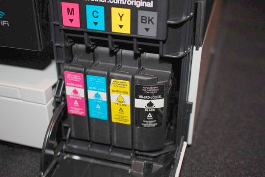 Tonerpartner gehört zu Deutschlands größten Lieferanten von Drucker- und Bürobedarf. Bei einer Vollinventur wirkte sich das aber negativ aus – es dauerte lange und band Arbeitskräfte. Abhilfe schafft nun aber die softwarebasierte Stichprobeninventur mit Statcontrol von Remira.(Bild:  Tonerpartner)