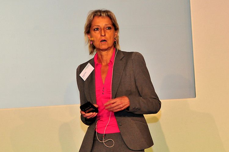 Andrea Zeus vom ZDK informierte über den Stand der Überarbeitung des Ausbildungsberufes Automobilkaufmann/Automobilkauffrau. (Foto: Schmidt)