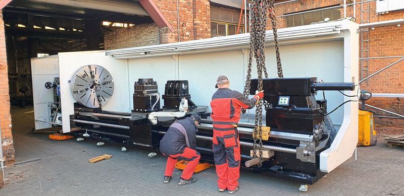 Den Transport meisterte Weber Werkzeugmaschinen mit einem erfahrenen Team innerhalb von zwei Tagen völlig problemlos. (Bild: Weber Werkzeugmaschinen)