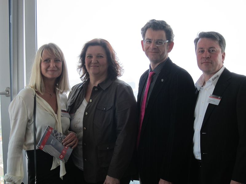 d.velop-Partnerkonferenz 2014 auf Erfolgskurs (v. l.): Birgit Eijkhout, Thomas Malessa und Andreas Leuschner, d.velop, mit Lilli Kos (2. v. l.), IT-BUSINESS (Bild: IT-BUSINESS)