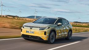 VW überträgt den Namen seines Modells Tiguan nun auch in die Elektropalette: Im Oktober will der Hersteller den ID Tiguan vorstellen, im Bild noch in Camouflage.  (Bild: Volkswagen AG)