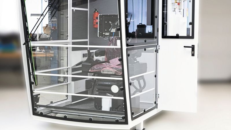 Seit Ende 2023 setzt NT Technik Ingenieurbüro beim Bau seiner Krankabinen auf Monitorhalterungs-Systemlösungen von RK Rose+Krieger(Bild:  RK Rose+Krieger)