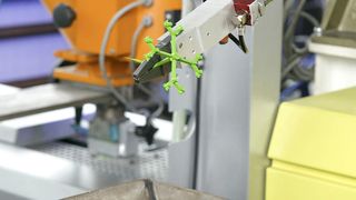 Stege und Angüsse aus der Produktion werden bei AFK direkt wiederverwertet. Das spart Energie. (Archiv: Vogel Business Media)