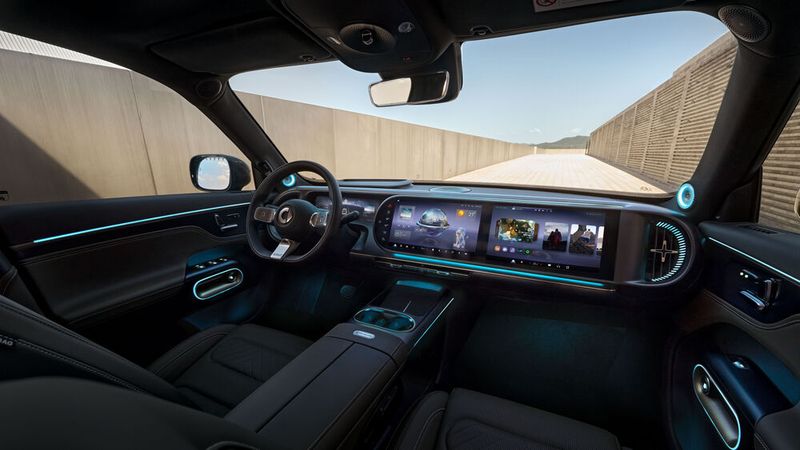 Innen gibt es große Displays. (Bild: Smart)