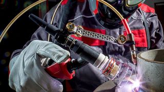 Fronius hat für das WIG-Schweißen neue Kaltdrahtkomponenten für das System i-Wafe entwickelt. Der Schweißtechnikspezialist beschreibt sie als leicht und ergonomisch, weshalb damit das Schweißen einfacher und flexibler wird. (Bild: Fronius / Hasselblad H6D)