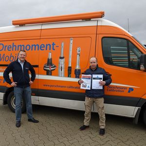 Ausgewählte Messmittel wie z.B. Mikroskope, Projektoren, Höhenmessgeräte, Waagen, Drehmomentschlüssel und Drehmomentschraubendreher können auch vor Ort beim Kunden auditsicher kalibriert werden.(Bild:  Perschmann Calibration GmbH)