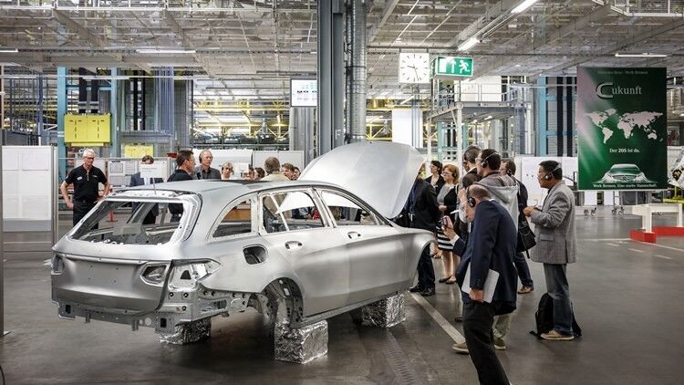 Um eine hohe Fertigungsgüte sicherzustellen, installierte Mercedes-Benz in der Montage eine ultrapräzise Spaltmessanlage. (Foto: Daimler)