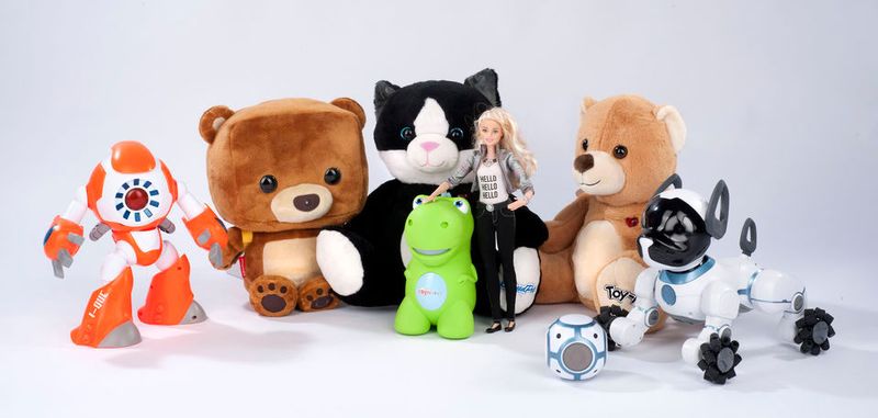 Voll süß! Doch aufgepasst: Sogenannte "Smart Toys" - Spielzeugroboter und Plüschtieren mit einer Wireless-Verbindung und "intelligenten" Apps - können sich nicht nur mit Kindern unterhalten, sondern auch mit "unbefugten Dritten".(Bild:  Stiftung Warentest)