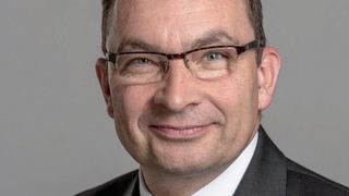 Peter Meier: „Seit dem Umbau unserer Autohaus-Vertriebsstruktur vor drei Jahren haben wir die Produktivität des bestehenden Verkaufsteams deutlich erhöht.“  (Bild: Nürnberger Versicherung)