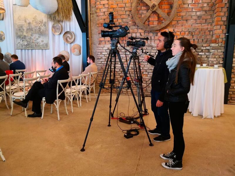 Das Filmteam ist zur minutiösen Dokumentation bereit. (Boston)