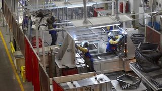 Blick in das Shanghaier Werk von Rittal, in dem Schaltschränke für den asiatischen Markt hergestellt werden. (Bild: Deutsche Messe)