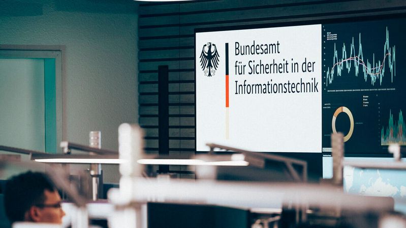 Der BSI-Lagebericht zeigt eine weiterhin hohe Verwundbarkeit, auch im öffentlichen Bereich.(Bild:  BSI/Bernd Lammel/bundesfoto)