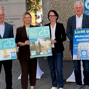 Start in Stuttgart (v.l.): Christian Reher, Geschäftsführer der Innung des Kfz-Gewerbes Region Stuttgart, Katharina Braun, stellvertretende Obermeisterin der Innung und Geschäftsführerin des Autohaus Zweig, Susanne Bay, Regierungspräsidentin des Regierungsbezirks Stuttgart, Burkhard Metzger, Präsident der Landesverkehrswacht Baden-Württemberg sowie Frank Schnierle, Obermeister der Innung.(Bild:  dfd)