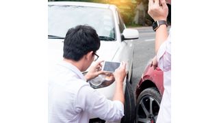 Der TÜV Rheinland empfiehlt, nach einem Unfall sofort Fotos zu machen.  (Shutterstock)