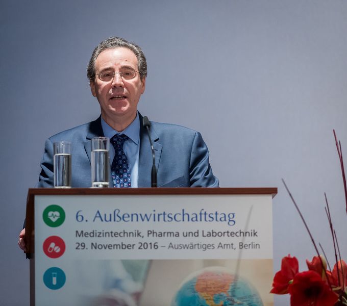 „Um bestmöglich mit internationalen Umbrüchen umgehen zu können, müssen wir das größtmögliche Maß an Verlässlichkeit in Politik und Wirtschaft zeigen“, betont Miguel Berger, Abteilungsleiter für Wirtschaft und Entwicklung im Auswärtigen Amt. (Regina Sablotny / Spectaris)