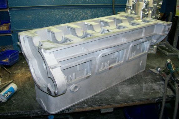 Der Motorblock kann gespant werden. (Archiv: Vogel Business Media)
