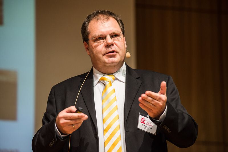 Bei der Entwicklung von Werkzeugen für die CFK-Zerspanung treibt Gühring die Werkzeugoptimierung sehr umfassend voran. Grund dafür sei die Komplexität der Materialien, sagte F&E-Leiter Dr. Stefan Sattel. (Bild: Mack)