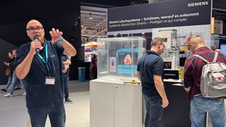 Siemens Schweiz zeigt an der Swissbau 2026 in Basel das umfassende Portfolio seiner Elektro-, Gebäude- und Sicherheitstechnik.  (Bild: Anne Richter, VCG)