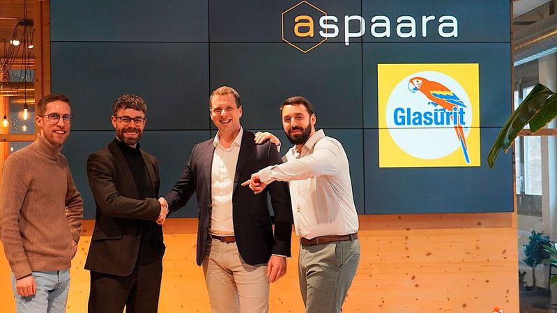 Von links: Kevin Zemmer (CTO) und Alexander Grimm (CEO) von Aspaara sowie Alexander Bru (Regional Business Manager DACH) und Kaan Menekse (Strategic Account Manager) von BASF Coatings Services Schweiz. (Bild:  Glasurit)