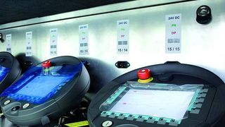 Bild 1: IWLAN prüft IWLAN: Auch die neuen Simatic Mobile Panels 277F IWLAN zur drahtlosen Bedienung sicherheitskritischer Applikationen werden im Paternoster geprüft. (Archiv: Vogel Business Media)