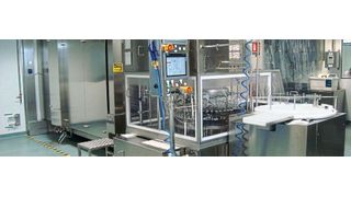 Neue rotierende Reinigungsmaschine von Steriline, die innerhalb der Linie für das aseptische Abfüllen von Vials mit dem Entpyrogenisierungstunnel verbunden ist. (Steriline)