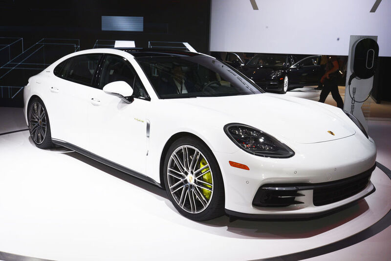 Porsche wollte da in nichts nachstehen und zeigte einige „Executive-Modelle“ des neuen Panamera. (Newspress)