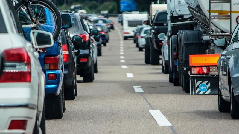 Das Europa-Parlament entscheidet am 7. Juni auch über die Zukunft der Autos mit Verbrennungsmotoren in Europa.(Bild:  gemeinfrei /  Pixabay)