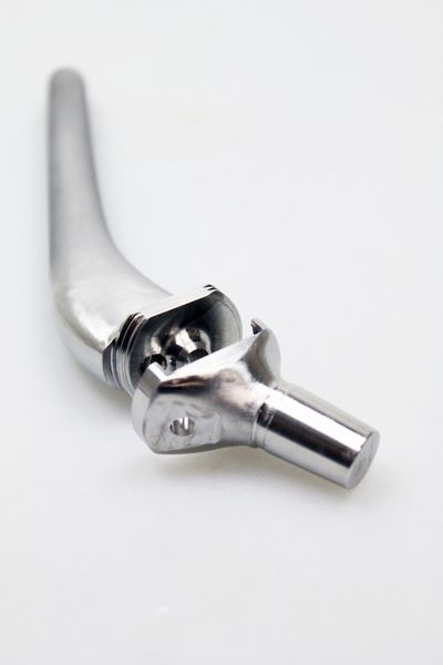 ... ein modulares Hüftimplantat, gefertigt in einer Kombination aus generativen und abtragenden Verfahren, das ... (Bild: Fraunhofer IWU)