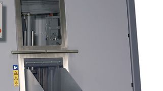 Pünktlich zur AMB in Stuttgart, und dort erstmals öffentlich zu sehen, präsentiert Branchenspezialist Meba ein neues Mitglied in seiner Produktfamilie: den hartmetalltauglichen 90-°-Sägeautomaten namens Mebamat 330. (Meba)