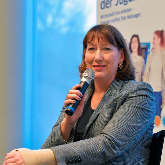 Die neue VDA-Präsidentin Hildegard Müller würde Tesla gerne als Verbandsmitglied sehen.(Bild:  Andre Laaks, RWE)