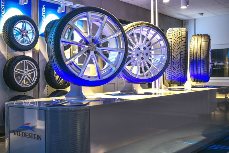 80 bis 90 Prozent der Kunden brauchen nach wie vor eine ausführliche Beratung beim Reifenkauf. (Mick Kok/Vredestein)
