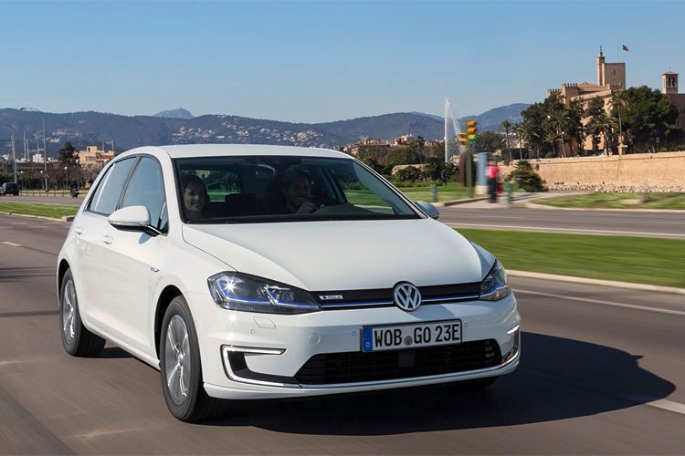 Bei der reinen Fahrzeugtechnik hat sich ebenfalls einiges getan. Der e-Golf ... (Bild:Volkswagen)