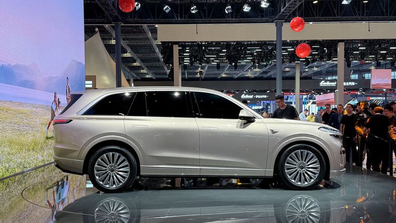 Vor allem große Elektro-SUVs tummeln sich auf den Ständen der vielen Aussteller in Shanghai. (Bild: sp-x)