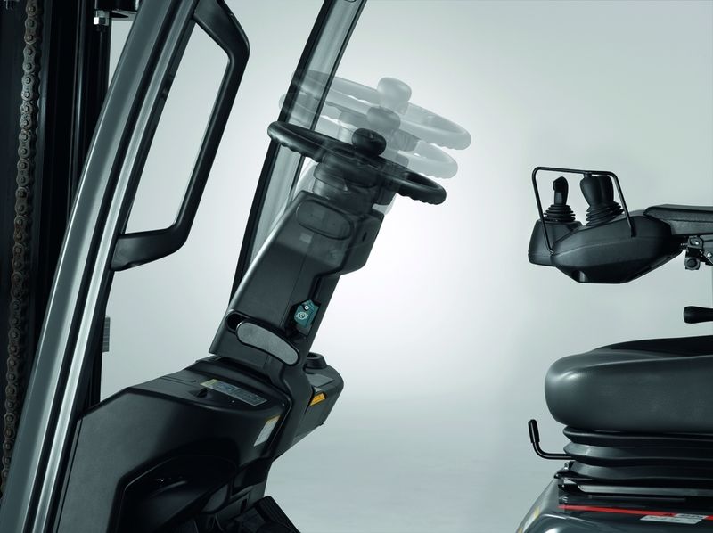 Das Teleskoplenkrad des Tonero ist in Neigung und Höhe verstellbar. Bilder: Toyota Gabelstapler (Archiv: Vogel Business Media)