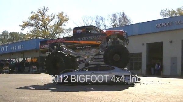 Der Bigfoot 20: der weltweit erste Monstertruck mit Elektroantrieb macht mit über 260 kW und 1100 Nm Autos umweltschonend platt (Bild: Bigfoot 4x4 Inc.)
