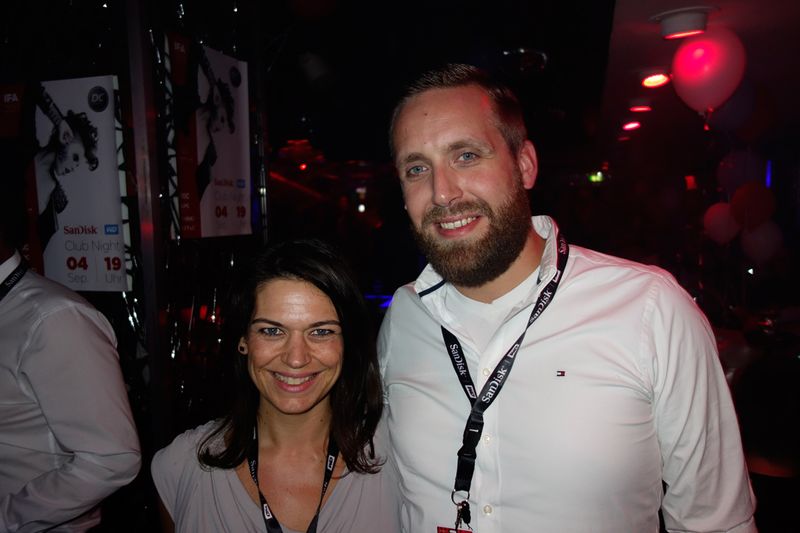 Alexa Marie Erni-Mihic, ALSO, mit Thomas Gass, NETATMO, der jetzt unter einer neuen Flagge zu finden ist. (Bild: IT-BUSINESS)