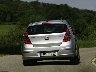 Das gilt auch für das Design. Hinten sind Parallelen zum ebenfalls europäischen 1er BMW zu erkennen - was nicht verwunderlich ist, kommt Chef-Designer Thomas Bürkle doch von BMW. (Archiv: Vogel Business Media)