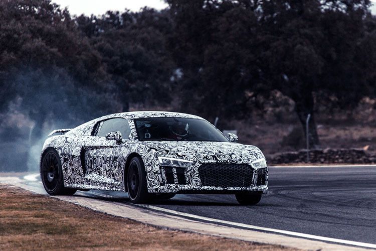 Zum Marktstart gibt es zwei Varianten des bekannten 5,2-Liter-V10; die Maschine leistet dabei 540 beziehungsweise 610 PS. (Foto: Audi)