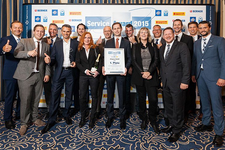 Die Mannschaft des Autohauses Jürgens sammelte sich zum Siegerfoto in der Kategorie Pkw. (Foto: Bausenwein)