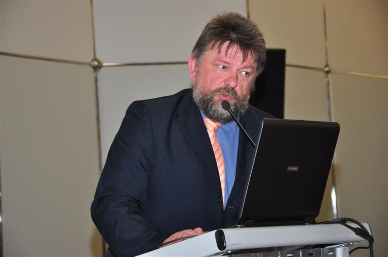 Schüttgut-Redakteur Wolfgang Geisler hielt die Laudatio für die Kategorie Grundverfahren für Pulver und Schüttgüter. (Archiv: Vogel Business Media)