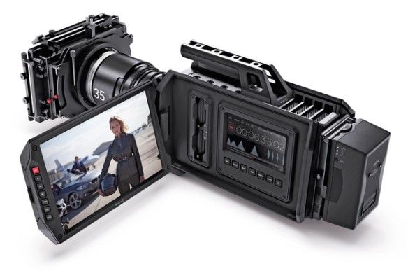 Red Dot Award 2015 - Digitale Filmkamera Blackmagic URSA von Hersteller Blackmagic Design, Australien: Die Blackmagic URSA ist eine speziell für die Produktion von Spielfilmen, Dokumentationen und die Erfassung von Nachrichten konzipierte digitale High-End-Kinofilmkamera. Der Nutzer kann Bildsensor und Objektivanschluss eigenhändig aufrüsten und damit an künftige technische Entwicklungen anpassen. Ihr widerstandsfähiges CNC-präzisionsgefrästes Aluminiumgehäuse und ihre kompromisslose Ästhetik charakterisieren die Kamera als Profiwerkzeug, auf dessen Leistung und Zuverlässigkeit man auch in schwierigen Produktionsumgebungen vertrauen kann.  (Bild: Red Dot)