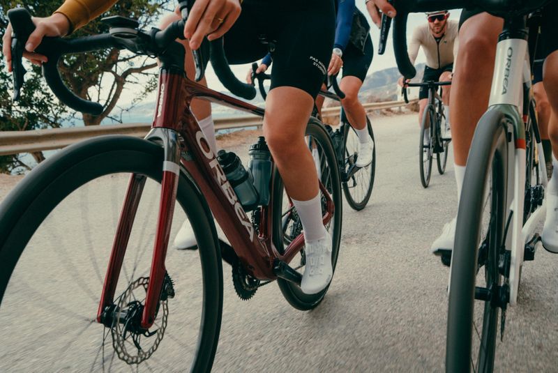 Rennräder sind mit schmalen, kaum profilierten Reifen für hohe Geschwindigkeiten auf Asphalt ausgelegt. (Bild: www.orbea.com / pressedienst-fahrrad)