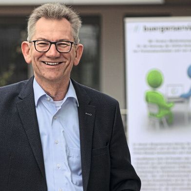 Rudolf Philipeit setzt sich seit über einem Jahrzehnt ehrenamtlich für die Verbreitung der Online-Funktion des Personalausweises ein. Dadurch soll die öffentliche Verwaltung nachhaltig personell entlastet werden. (Bild: bürgerservice.org)