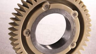 Das geräuschoptimierte Zahnrad bringt gleichzeitig eine Gewichtsersparniss von 30 %. (Bild: Metaldyne)