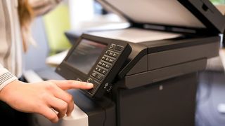 Ein Knopfdruck und das Dokument ist gesannt. Das bedeutet: Mit entsprechender Software-Ergänzung steht es ab jetzt den digitalen Prozessen der Logistik zur Verfügung. (Bild: Exapture)