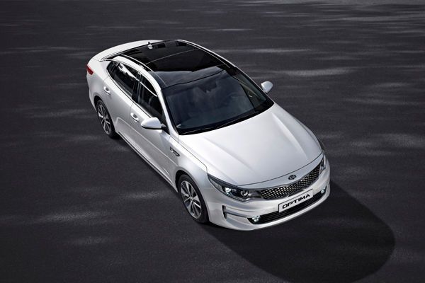 Auf der IAA präsentierte Kia auch den neuen Optima. Kia arbeitet zurzeit daran, die Antriebspalette des neuen Kia Optima zu erweitern. So ist die Einführung einer hocheffizienten Plug-In-Hybrid-Variante für das kommende Jahr geplant. (Bild: Kia)