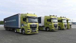 Während der Abschlussveranstaltung des Projektes „ATLAS-L4“ gab es Mitfahrten in den Prototypentrucks. (Bild: MAN)