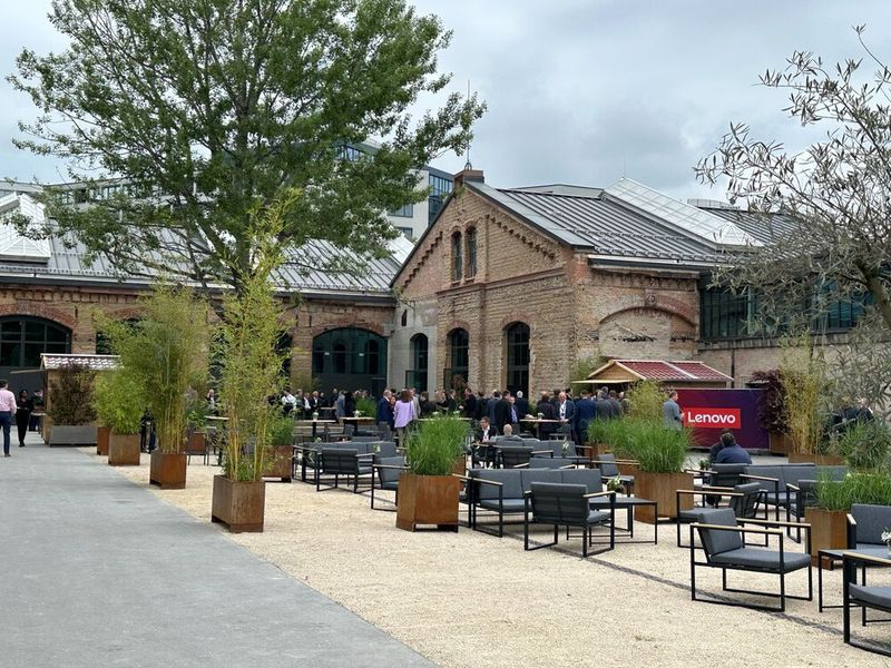 Bereits vor Beginn des Lenovo Kickoff '23 gab es für Partner Gelegenheit zum Networking. (Bild: Vogel IT-Medien)